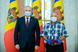 Igor Dodon a înmânat înalte distincții de stat unui grup de cetățeni