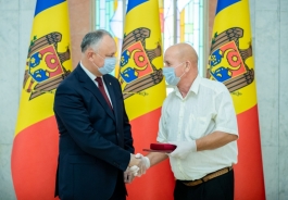 Igor Dodon a înmânat înalte distincții de stat unui grup de cetățeni