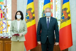 Igor Dodon a înmânat înalte distincții de stat mai multor angajați ai sistemului de sănătate