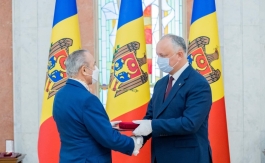 Președintele Republicii Moldova a înmânat înalte distincții de stat unui grup de cetățeni