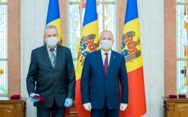 Președintele Republicii Moldova a înmânat distincții de stat unui grup de medici 