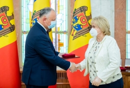 Igor Dodon a înmânat înalte distincții de stat unor cetățeni ai Republicii Moldova