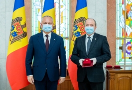 Igor Dodon a înmânat înalte distincții de stat unor cetățeni ai Republicii Moldova