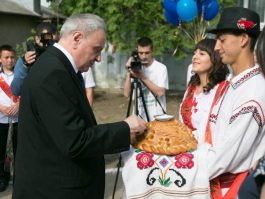 Николае Тимофти принял участие в торжествах, посвященных окончанию учебного года в лицее им. Михая Эминеску во Флорешть