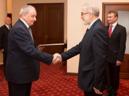 Moldovan president receives accreditation letters of two new envoys