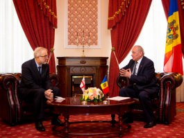 Moldovan president receives accreditation letters of two new envoys