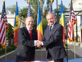 Moldovan president awards order of honour to U.S. ambassador