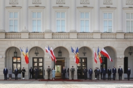 Президент Республики Польша Анджей Дуда встретил Президента Республики Молдова Майю Санду с воинскими почестями