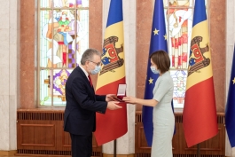 Președintele Maia Sandu i-a conferit Ordinul de Onoare Ambasadorului Republicii Franceze, Pascal Le Deunff