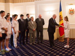 Moldovan president hands state flag to sportswoman