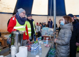 Președinta Maia Sandu a vizitat Punctul comun de trecere a frontierei de la Palanca: „Am demonstrat întregii lumi că suntem o țară mică cu o inimă mare”