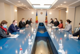Президент Майя Санду на встрече с Президентом Румынии Клаусом Йоханнисом: «У нас насыщенная повестка дня, отражающая дружеские отношения стратегического партнерства»