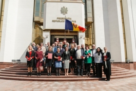 Președinta Maia Sandu a înmânat distincții de stat mai multor oameni de cultură: „Împreună facem Moldova mai plină de viitor”
