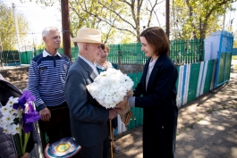 În ajun de 9 mai, șefa statului l-a vizitat pe veteranul de război Ioil Lupașco din satul Slobozia-Dușca, raionul Criuleni