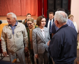 Președinta Maia Sandu s-a întâlnit cu oamenii din localitățile de lângă Nistru