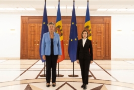 Efortul autorităților țării de a face față noilor provocări, discutat de șefa statului cu Comisarul european pentru Afaceri Interne