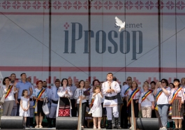 Președinta Maia Sandu la Festivalul iProsop: „Vă mulțumesc pentru consecvența cu care păstrați valorile și reînviați tradițiile”