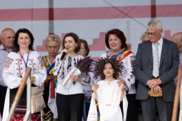 Președinta Maia Sandu la Festivalul iProsop: „Vă mulțumesc pentru consecvența cu care păstrați valorile și reînviați tradițiile”