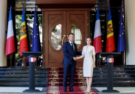 Președinta Maia Sandu după întrevederea cu Președintele Emmanuel Macron: „Prețuim parteneriatul moldo-francez și dorim să-l consolidăm în continuare, în interesul cetățenilor țărilor noastre”