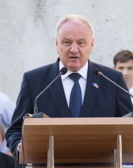 Președintele Nicolae Timofti a participat la ceremonia de deschidere a noului an școlar la Liceul „Spiru Haret” din capitală