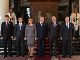 Moldovan president decorates more EU foreign ministers