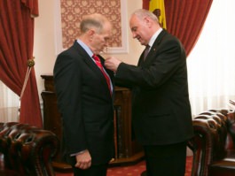 Moldovan president awards order of honour to U.S. ambassador