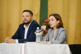 Președinta Maia Sandu s-a întâlnit cu locuitorii satului Sireți din raionul Strășeni