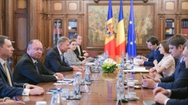 Președinta Maia Sandu a discutat despre asigurarea securității energetice a țării cu omologul său român, Klaus Iohannis