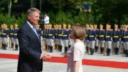 Președinta Maia Sandu a discutat despre asigurarea securității energetice a țării cu omologul său român, Klaus Iohannis