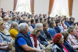 Президент Майя Санду во время визита в район Яловень: «Мы хотим, чтобы в Молдове было как можно больше успешных предприятий, а экономическое развитие - наш единственный способ избавиться от бедности»