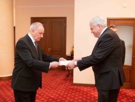 Moldovan president receives accreditation letters from four ambassadors