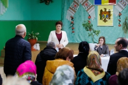 Președinta Maia Sandu a vorbit cu localnicii din Mereșeuca, raionul Ocnița