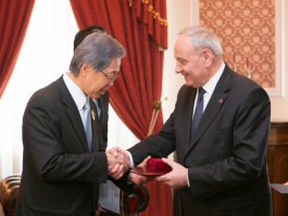 Moldovan president awards Japanese envoy Order of Honour