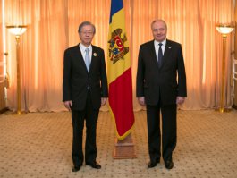 Președintele Republicii Moldova, Nicolae Timofti, i-a înmânat „Ordinul de Onoare” ambasadorului Japoniei, Toichi Sakata