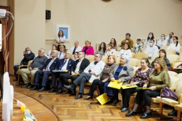 Cu ocazia aniversării a 10 ani de la fondare, șefa statului a vizitat Centrul educațional pentru copiii bolnavi de cancer 