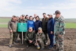 Șefa statului a marcat Ora Pământului plantând copaci