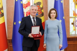 Președinta Maia Sandu a înmânat „Ordinul Republicii” colectivului Clubului Sportiv de Dans „Codreanca” și distincții de stat pentru antrenori