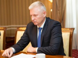 Moldovan president signs decrees appointing six magistrates