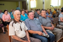 Президент Майя Санду  в селе Вэлчинец района Кэлэрашь: «Здесь мы увидели хороший местный пример того, как привести Европу в наш дом»