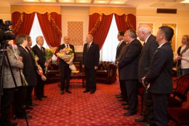 Moldovan president awards Order of Republic to Romanian pan flute player