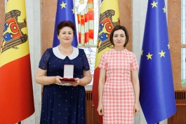 Șefa statului a înmânat distincții de stat și diplome mai multor profesioniști 