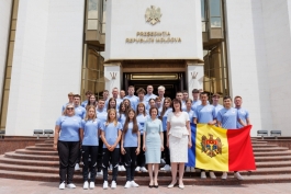 Șefa statului a transmis Drapelul de stat sportivilor care reprezintă Moldova la Festivalul Olimpic al Tineretului din Europa