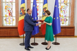 Președinta Maia Sandu i-a conferit „Ordinul de Onoare” fostului Ministru al Afacerilor Externe al României, Bogdan Aurescu  