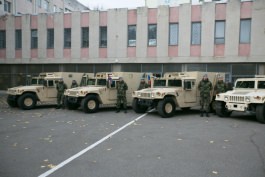 Președintele Nicolae Timofti a participat la ceremonia de donare a unui lot de tehnică militară din partea Guvernului SUA către Armata Națională