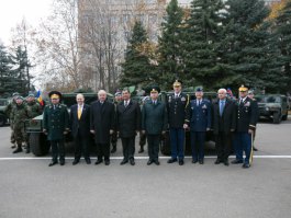 Președintele Nicolae Timofti a participat la ceremonia de donare a unui lot de tehnică militară din partea Guvernului SUA către Armata Națională