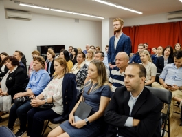  В Нью-Йорке глава государства побеседовала с представителями молдавской диаспоры в США