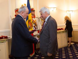 Президент Николае Тимофти удостоил  государственных наград группу граждан 
