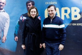 Președinta Maia Sandu, după vizionarea filmului „Carbon” la Fălești: „Oamenii noștri știu să admire frumosul și sunt dornici de artă” 