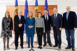 Președinta Maia Sandu și reprezentanții Comitetului Executiv al Fondului European pentru Democrație au discutat despre sprijinul pentru societatea civilă și media independentă