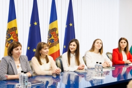 Șefa statului a discutat cu profesorii despre referendumul pentru aderarea Moldovei la UE